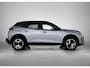 Peugeot e-2008 EV GT 54 kWh 156 pk Automaat | Navigatie | Achteruitrijcamera | Parkeersensoren Voor en Achter | Alcantara Bekleding | Sportstoelen | Full-LED Koplampen | Keyless Entry/Start | Climate Control | Cruise Control | 17" Lichtmetalen Velgen | Apple Carplay/Android Auto |