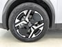 Peugeot e-2008 EV GT 54 kWh 156 pk Automaat | Navigatie | Achteruitrijcamera | Parkeersensoren Voor en Achter | Alcantara Bekleding | Sportstoelen | Full-LED Koplampen | Keyless Entry/Start | Climate Control | Cruise Control | 17" Lichtmetalen Velgen | Apple Carplay/Android Auto |