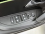 Peugeot e-2008 EV GT 54 kWh 156 pk Automaat | Navigatie | Achteruitrijcamera | Parkeersensoren Voor en Achter | Alcantara Bekleding | Sportstoelen | Full-LED Koplampen | Keyless Entry/Start | Climate Control | Cruise Control | 17" Lichtmetalen Velgen | Apple Carplay/Android Auto |