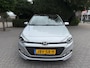 Hyundai i20 1.2 (4 cil), Clima, Cruise Control, Panoramadak, Led, LM-velgen 16" & all-season banden, Parkeersensoren, Privacy Glas
