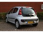 Peugeot 107 1.0 Active UNIEK! | NL-auto | Unieke KMstand NAP! | 5 deuren | Airco | Elek. ramen | Centr. deurvergr. | Metallic lak | Radio |