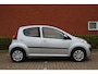 Peugeot 107 1.0 Active UNIEK! | NL-auto | Unieke KMstand NAP! | 5 deuren | Airco | Elek. ramen | Centr. deurvergr. | Metallic lak | Radio |