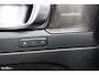 Volvo XC40 1.5 T4 Plug-in hybrid Ultimate Dark | Panorama dak | Zwenkbare trekhaak | Adaptieve cruise | Harman Kardon |