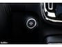 Volvo XC40 1.5 T4 Plug-in hybrid Ultimate Dark | Panorama dak | Zwenkbare trekhaak | Adaptieve cruise | Harman Kardon |