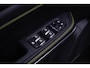 Lynk & Co 01 1.5 More | Glazen Schuifdak | 360 Camera | 20" Inch velgen | Stoel & Stuurverwarming | Getint Glas | Dodehoeksensoren | Elektrische Stoel met geheugen | Sfeerverlichting |