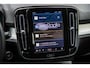 Volvo XC40 2.0 B4 Plus Dark | Trekhaak | Adaptieve Cruise Control | Stoel en Stuurverwarming | 19 inch wielen met all seasonbanden