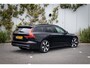 Volvo V60 2.0 T6 Plug-in hybrid AWD Plus Dark | Trekhaak | Panoramadak | 360 camera | Adaptive cruise control | Harman Kardon audio | Stoel- en stuurwielverwarming | Getint glas | Actieve LED koplampen |