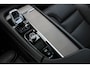 Volvo XC90 2.0 T8 Recharge AWD Ultra Dark | Incl. 12 maanden Garantie | Panorama dak | Massage stoelen | Stoel & Stuur verwarming | Stoelventilatie | Elektrisch verstelbare stoelen met memory | Stoelverwarming achter | 360* Camera | Elektrische kofferklep | Bower & Wilkins Audiosysteem | Head-Up display | Alcantara hemelbekleding | Keyless entry/start | Standkachel | Apple CarPlay/Android Auto | 22 Inch LMV |