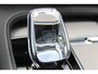 Volvo XC90 2.0 T8 Recharge AWD Ultra Dark | Incl. 12 maanden Garantie | Panorama dak | Massage stoelen | Stoel & Stuur verwarming | Stoelventilatie | Elektrisch verstelbare stoelen met memory | Stoelverwarming achter | 360* Camera | Elektrische kofferklep | Bower & Wilkins Audiosysteem | Head-Up display | Alcantara hemelbekleding | Keyless entry/start | Standkachel | Apple CarPlay/Android Auto | 22 Inch LMV |