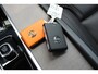 Volvo XC90 2.0 T8 Recharge AWD Ultra Dark | Incl. 12 maanden Garantie | Panorama dak | Massage stoelen | Stoel & Stuur verwarming | Stoelventilatie | Elektrisch verstelbare stoelen met memory | Stoelverwarming achter | 360* Camera | Elektrische kofferklep | Bower & Wilkins Audiosysteem | Head-Up display | Alcantara hemelbekleding | Keyless entry/start | Standkachel | Apple CarPlay/Android Auto | 22 Inch LMV |