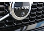 Volvo XC90 2.0 T8 Recharge AWD Ultra Dark | Incl. 12 maanden Garantie | Panorama dak | Massage stoelen | Stoel & Stuur verwarming | Stoelventilatie | Elektrisch verstelbare stoelen met memory | Stoelverwarming achter | 360* Camera | Elektrische kofferklep | Bower & Wilkins Audiosysteem | Head-Up display | Alcantara hemelbekleding | Keyless entry/start | Standkachel | Apple CarPlay/Android Auto | 22 Inch LMV |