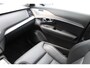 Volvo XC90 2.0 T8 Recharge AWD Ultra Dark | Incl. 12 maanden Garantie | Panorama dak | Massage stoelen | Stoel & Stuur verwarming | Stoelventilatie | Elektrisch verstelbare stoelen met memory | Stoelverwarming achter | 360* Camera | Elektrische kofferklep | Bower & Wilkins Audiosysteem | Head-Up display | Alcantara hemelbekleding | Keyless entry/start | Standkachel | Apple CarPlay/Android Auto | 22 Inch LMV |