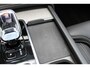 Volvo XC90 2.0 T8 Recharge AWD Ultra Dark | Incl. 12 maanden Garantie | Panorama dak | Massage stoelen | Stoel & Stuur verwarming | Stoelventilatie | Elektrisch verstelbare stoelen met memory | Stoelverwarming achter | 360* Camera | Elektrische kofferklep | Bower & Wilkins Audiosysteem | Head-Up display | Alcantara hemelbekleding | Keyless entry/start | Standkachel | Apple CarPlay/Android Auto | 22 Inch LMV |
