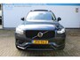 Volvo XC90 2.0 T8 Recharge AWD Ultra Dark | Incl. 12 maanden Garantie | Panorama dak | Massage stoelen | Stoel & Stuur verwarming | Stoelventilatie | Elektrisch verstelbare stoelen met memory | Stoelverwarming achter | 360* Camera | Elektrische kofferklep | Bower & Wilkins Audiosysteem | Head-Up display | Alcantara hemelbekleding | Keyless entry/start | Standkachel | Apple CarPlay/Android Auto | 22 Inch LMV |