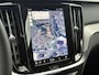 Volvo V60 2.0 T6 Plug-in hybrid AWD Ultra Dark | 360 camera | Panoramadak | Gelamineerde zijruiten | Adaptive cruise control | Stoel- en stuurwielverwarming | 19" velgen | Getint glas |