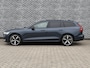 Volvo V60 2.0 T6 Plug-in hybrid AWD Ultra Dark | 360 camera | Panoramadak | Gelamineerde zijruiten | Adaptive cruise control | Stoel- en stuurwielverwarming | 19" velgen | Getint glas |