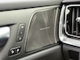 Volvo V60 2.0 T6 Plug-in hybrid AWD Ultra Dark | Trekhaak | Panoramadak | 360 camera | gelamineerde zijruiten | 19" velgen | Stoel- en stuurwielverwarming | Getint glas | Navigatie |