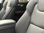 Volvo V60 2.0 T6 Plug-in hybrid AWD Ultra Dark | Trekhaak | Panoramadak | 360 camera | gelamineerde zijruiten | 19" velgen | Stoel- en stuurwielverwarming | Getint glas | Navigatie |