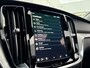 Volvo V60 2.0 T6 Plug-in hybrid AWD Ultra Dark | Trekhaak | Panoramadak | 360 camera | gelamineerde zijruiten | 19" velgen | Stoel- en stuurwielverwarming | Getint glas | Navigatie |
