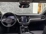 Volvo V60 2.0 T6 Plug-in hybrid AWD Ultra Dark | Trekhaak | Panoramadak | 360 camera | gelamineerde zijruiten | 19" velgen | Stoel- en stuurwielverwarming | Getint glas | Navigatie |