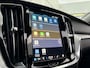 Volvo V60 2.0 T6 Plug-in hybrid AWD Ultra Dark | Trekhaak | Panoramadak | 360 camera | gelamineerde zijruiten | 19" velgen | Stoel- en stuurwielverwarming | Getint glas | Navigatie |