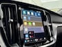 Volvo V60 2.0 T6 Plug-in hybrid AWD Ultra Dark | Trekhaak | Panoramadak | 360 camera | gelamineerde zijruiten | 19" velgen | Stoel- en stuurwielverwarming | Getint glas | Navigatie |