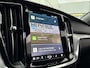 Volvo V60 2.0 T6 Plug-in hybrid AWD Ultra Dark | Trekhaak | Panoramadak | 360 camera | gelamineerde zijruiten | 19" velgen | Stoel- en stuurwielverwarming | Getint glas | Navigatie |