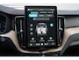 Volvo XC60 T8 Plug-in hybrid AWD Ultimate Dark | 2250 kg Trekgewicht| MY2026 nieuw model | Pano. dak | Stoelmassage | Donker Glas | 21 inch LM | Gelamineerde ramen |