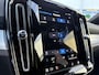 Volvo XC40 2.0 B3 Plus Black Edition | Panoramadak | Pixel LED koplampen | 20" velgen | 360 camera | Adaptive cruise control | Getint glas | Dode hoek detectie BLIS |