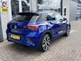Volkswagen T-Roc 1.5 TSI 2X R-Line / AUTOMAAT/ BLACK STYLE/ KEYLESS/ ALCANTARA/ 19" LMV/ DIGITAL DASH/ MATRIX/ ADAPT. CRUISE/ PARK. SENSOREN + CAMERA/ CLIMA/ APP-CONNECT/ NAVI/ RIJ-MODI/ SPRAAKBEDIENING