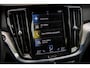 Volvo V60 2.0 T6 Plug-in hybrid AWD Plus Dark | Long Range | Trekhaak | Adaptive cruise control | Harman Kardon audio | Stoel- en stuurwielverwarming | Actieve LED koplampen | Achteruitrijcamera | Elektrische stoelverstelling met geheugen |