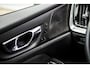 Volvo V60 2.0 T6 Plug-in hybrid AWD Plus Dark | Long Range | Trekhaak | Adaptive cruise control | Harman Kardon audio | Stoel- en stuurwielverwarming | Actieve LED koplampen | Achteruitrijcamera | Elektrische stoelverstelling met geheugen |