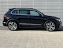 Volkswagen Tiguan 1.4 TSI eHybrid 245PK R-Line Business+ / Panoramadak / Zwenkbare Trekhaak / IQ LED / Elektrische Achterklep / 360 Camera / Stuur + Stoelverwarming **