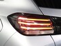 Peugeot 208 Hybrid 100PK e-DCS6 Allure | AppleCarplay/Android Auto | Camera | Parkeersensoren | FULL LED | Voorstoelen Verwarmd | Keyless | Climate Control | Adaptive Cruise Control | 16" LMV | Isofix | Privacy Glass |