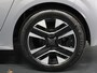 Peugeot 208 Hybrid 100PK e-DCS6 Allure | AppleCarplay/Android Auto | Camera | Parkeersensoren | FULL LED | Voorstoelen Verwarmd | Keyless | Climate Control | Adaptive Cruise Control | 16" LMV | Isofix | Privacy Glass |