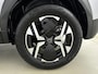 Peugeot 2008 1.2 Hybrid 136 Allure | Stoelverwarming | Adaptieve cruise control | Navigatie | Lage KM stand! |