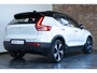 Volvo XC40 Recharge P8 AWD R-Design | Dealeronderhouden | Panoramadak | Stoelverwarming | Parkeersensoren achter | Parkeercamera | Adaptive cruise control | Warmtepomp | Adaptive cruise control | BLIS |
