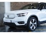 Volvo XC40 Recharge P8 AWD R-Design | Dealeronderhouden | Panoramadak | Stoelverwarming | Parkeersensoren achter | Parkeercamera | Adaptive cruise control | Warmtepomp | Adaptive cruise control | BLIS |