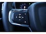 Volvo XC40 2.0 B3 Plus Black Edition | Panoramadak | Pixel LED koplampen | 20" velgen | 360 camera | Adaptive cruise control | Getint glas | Dode hoek detectie BLIS |