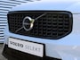 Volvo XC40 2.0 B4 Plus Dark Automaat / All seasonbanden / Trekhaak / Verwarmd voorruit