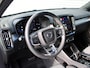 Volvo XC40 2.0 B4 Plus Dark Automaat / All seasonbanden / Trekhaak / Verwarmd voorruit