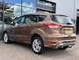 Ford Kuga 1.6 Titanium Plus 150PK Trekhaak Camera Cruise Elek. Achterklep Navi Blind-Spot Parkeersensoren Xenon Voorruitverwarming *Compleet*