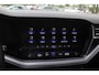 Volkswagen Touareg 3.0 TSi 4MOTION R / Trekhaak / Panoramadak / Camera / Luchtvering / Luchtvering / 20'' / Keyless / Leder / Navigatie / Dodehoek /ACC /