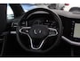 Volkswagen Touareg 3.0 TSi 4MOTION R / Trekhaak / Panoramadak / Camera / Luchtvering / Luchtvering / 20'' / Keyless / Leder / Navigatie / Dodehoek /ACC /