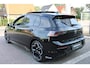 Volkswagen Golf 1.5 eTSI 150pk DSG R-Line / Panoramadak / Black Style / Matrix LED / Harman Kardon / Elek Zwenkbare Trekhaak / Head-Up Display / Camera / Stuur & Stoelverwarming / 18" LMV
