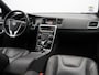 Volvo V60 Cross Country 2.0 T5 Polar+ / Lederen bekleding / Schuif-kantel dak / Standkachel / Elektrisch bedienbare voorstoelen / Trekhaak / Cruise controle / Parkeercamera achter /