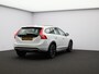 Volvo V60 Cross Country 2.0 T5 Polar+ / Lederen bekleding / Schuif-kantel dak / Standkachel / Elektrisch bedienbare voorstoelen / Trekhaak / Cruise controle / Parkeercamera achter /