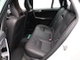 Volvo V60 Cross Country 2.0 T5 Polar+ / Lederen bekleding / Schuif-kantel dak / Standkachel / Elektrisch bedienbare voorstoelen / Trekhaak / Cruise controle / Parkeercamera achter /