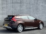 Volvo V40 Cross Country 1.5 T3 Summum | All-Season banden | Parkeersensoren | Navigatie | Trekhaak |