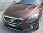 Volvo V40 Cross Country 1.5 T3 Summum | All-Season banden | Parkeersensoren | Navigatie | Trekhaak |